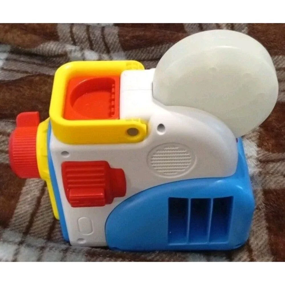 Little Tikes Story Dream Machine Projector with 4 Books - Picture 3 of 6